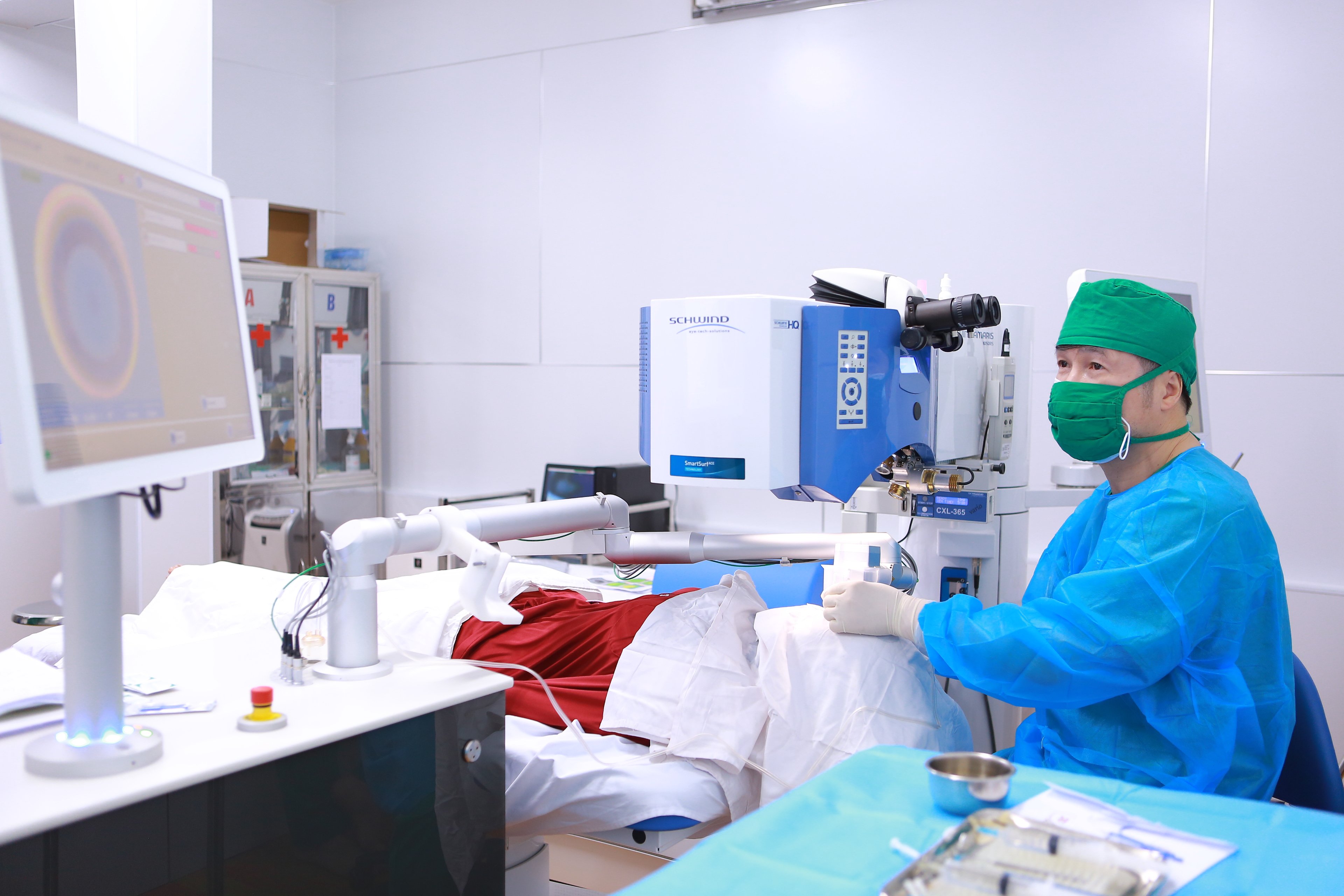 Phương pháp mổ cận Clear - Công nghệ mới cho phẫu thuật khúc xạ tại Bệnh viện Mắt Hồng Sơn